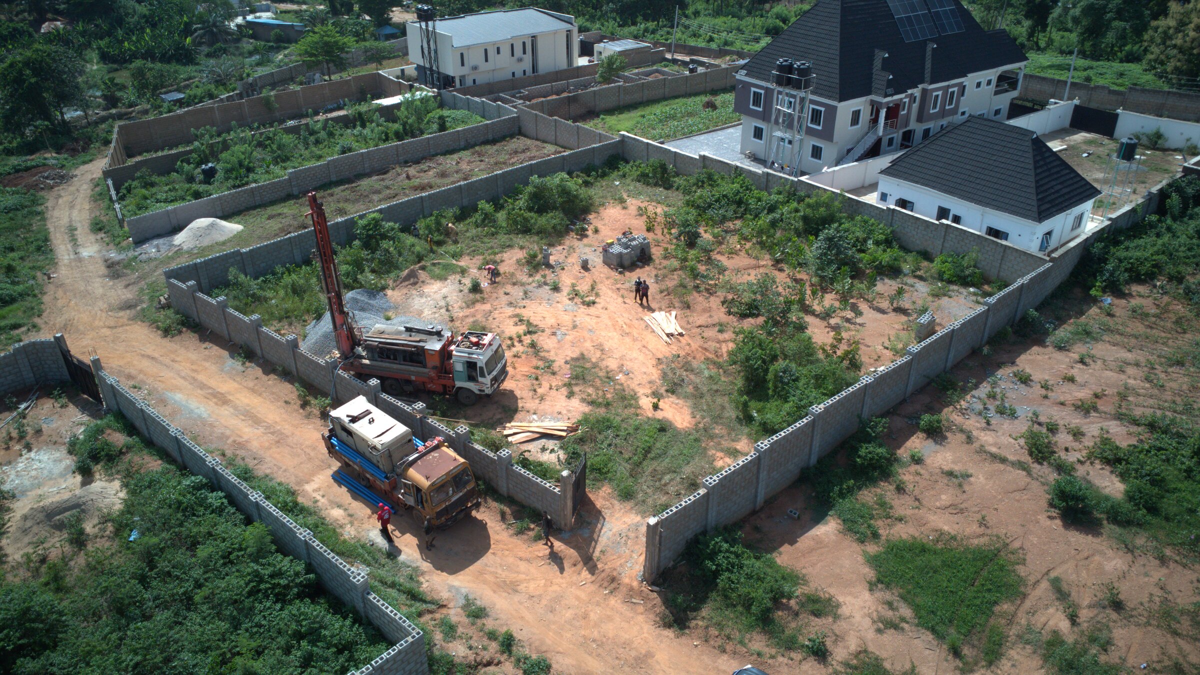 Materials arriving on the LivMalik Eden site, week 2